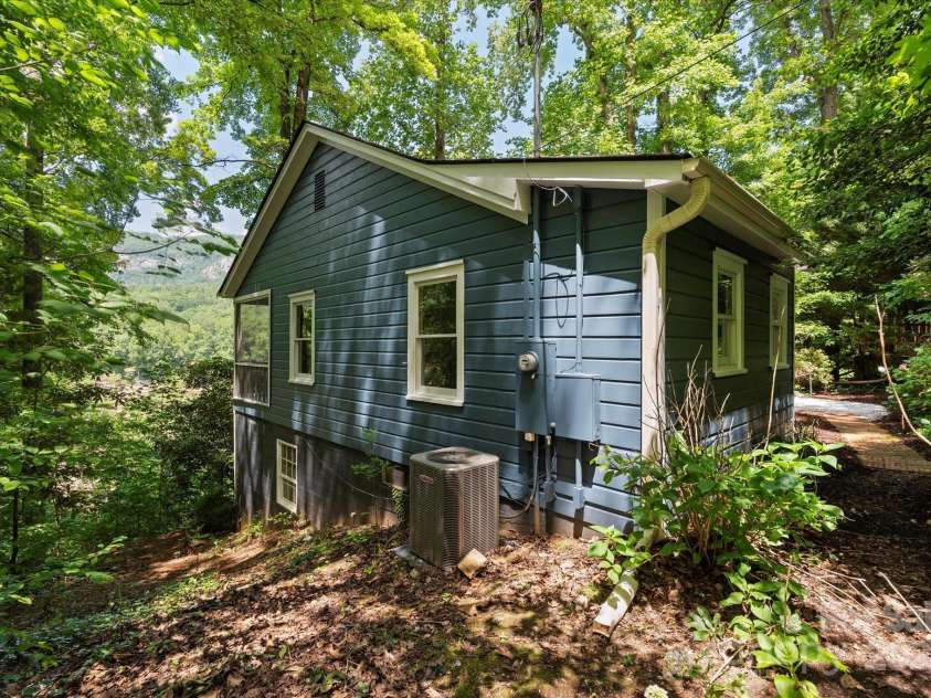 194 Mark Twain Drive, Lake Lure, NC 28743.  MLS# CAR4263893, YatesRealty ID 16767. 