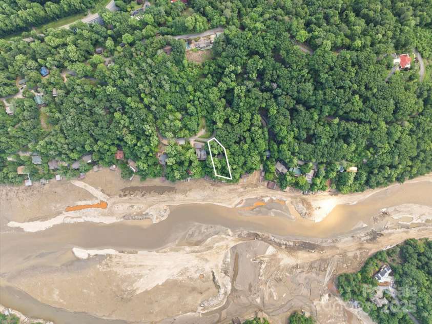 194 Mark Twain Drive, Lake Lure, NC 28743.  MLS# CAR4263893, YatesRealty ID 16767. 