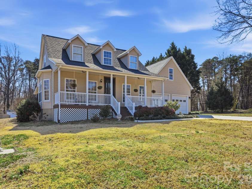 7335 Broad Wing Lane, Sherrills Ford, NC 28673.  MLS# CAR4350397, YatesRealty ID 16767. 