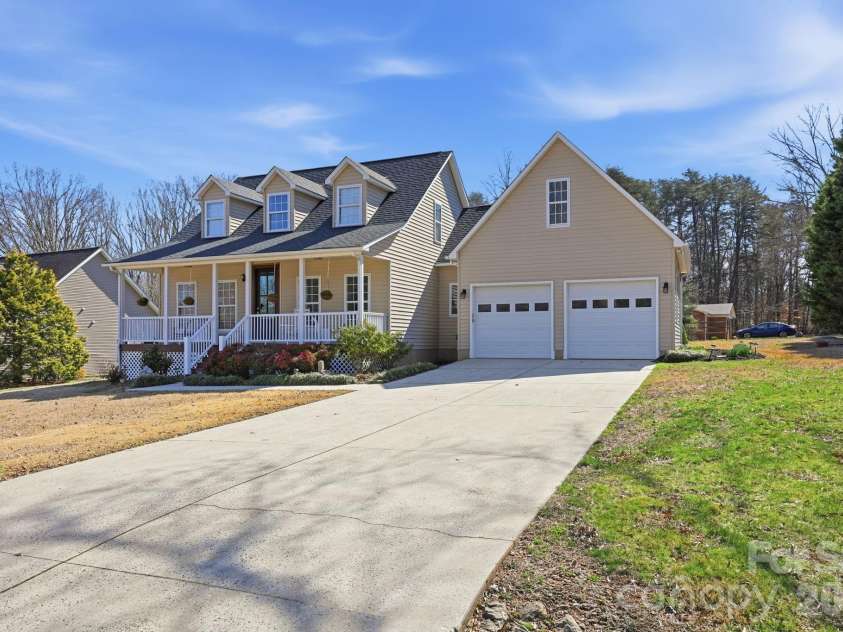 7335 Broad Wing Lane, Sherrills Ford, NC 28673.  MLS# CAR4350397, YatesRealty ID 16767. 