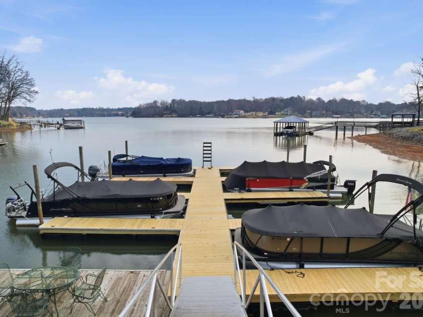 7335 Broad Wing Lane, Sherrills Ford, NC 28673.  MLS# CAR4350397, YatesRealty ID 16767. 