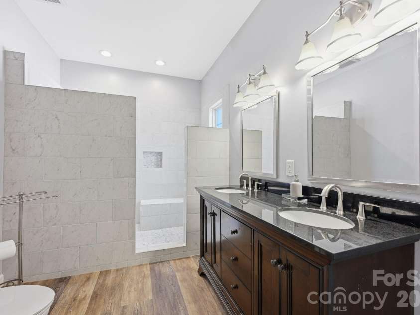 7335 Broad Wing Lane, Sherrills Ford, NC 28673.  MLS# CAR4350397, YatesRealty ID 16767. Primary Bathroom