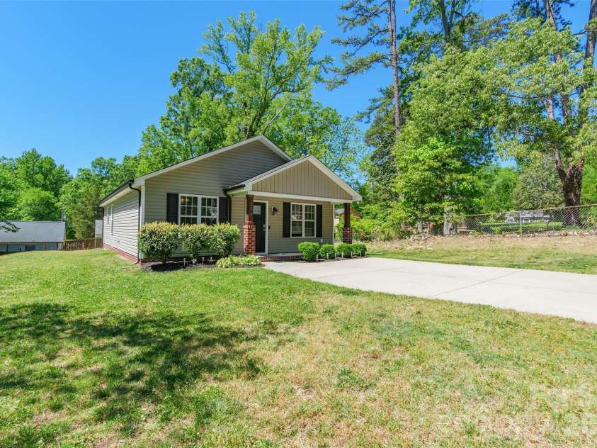 379 Maiden Lane, Concord, NC 28025.  MLS# CAR4373764, YatesRealty ID 16768. 