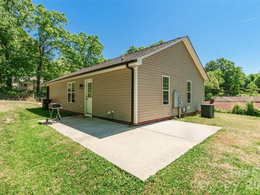 379 Maiden Lane, Concord, NC 28025.  MLS# CAR4373764, YatesRealty ID 16768. 