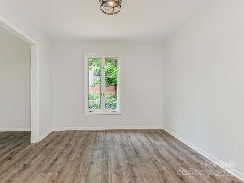 406 Wilcrest Drive, Matthews, NC 28105.  MLS# CAR4261277, YatesRealty ID 16768. 