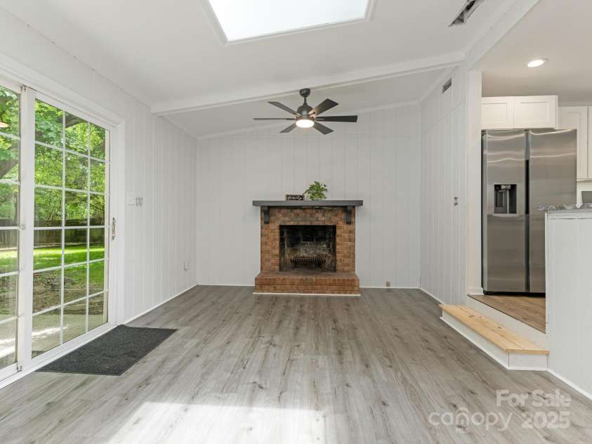 406 Wilcrest Drive, Matthews, NC 28105.  MLS# CAR4261277, YatesRealty ID 16768. 