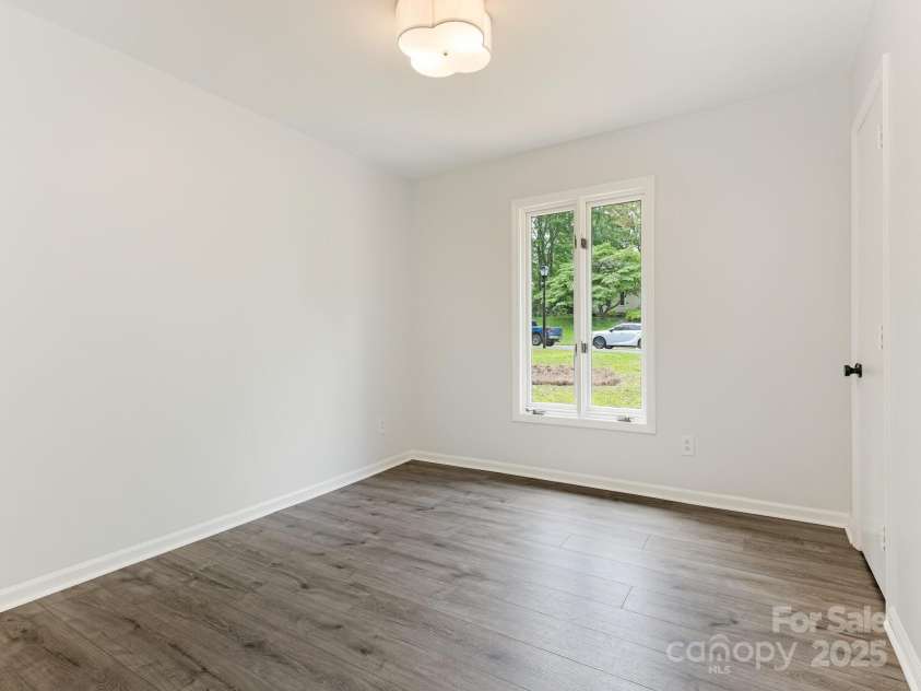 406 Wilcrest Drive, Matthews, NC 28105.  MLS# CAR4261277, YatesRealty ID 16768. 