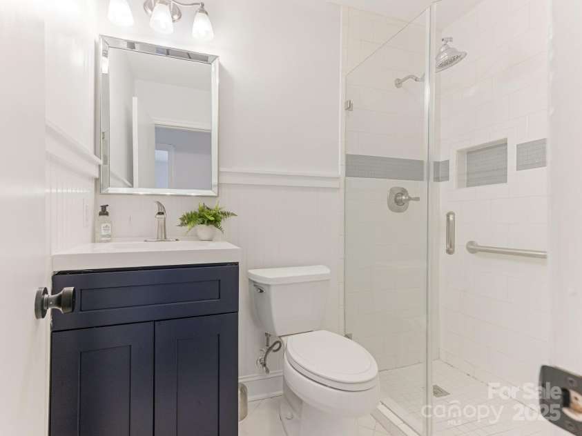 406 Wilcrest Drive, Matthews, NC 28105.  MLS# CAR4261277, YatesRealty ID 16768. 