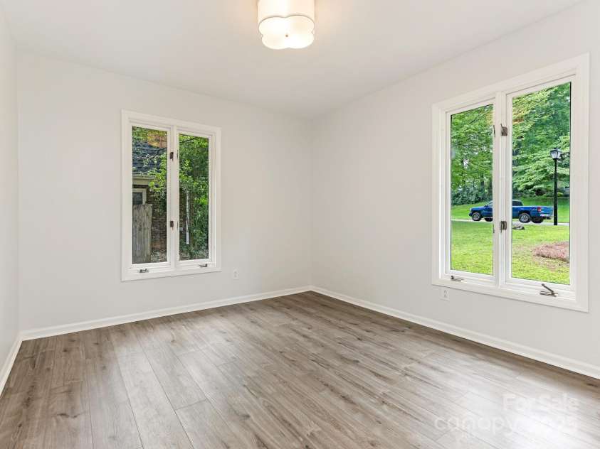 406 Wilcrest Drive, Matthews, NC 28105.  MLS# CAR4261277, YatesRealty ID 16768. 