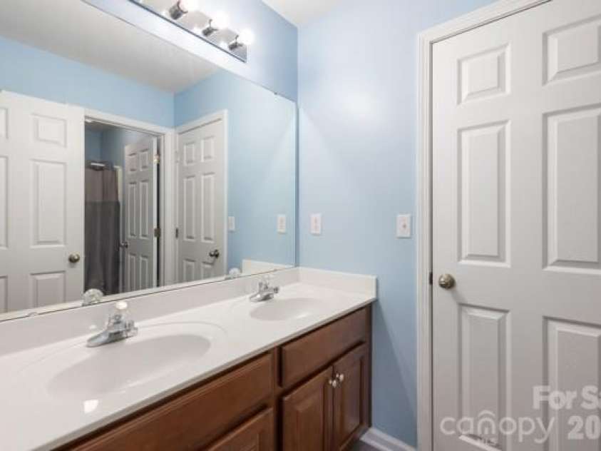 6006 Brook Valley Run, Monroe, NC 28110.  MLS# CAR4411521, YatesRealty ID 16769. Jack and Jill Bath