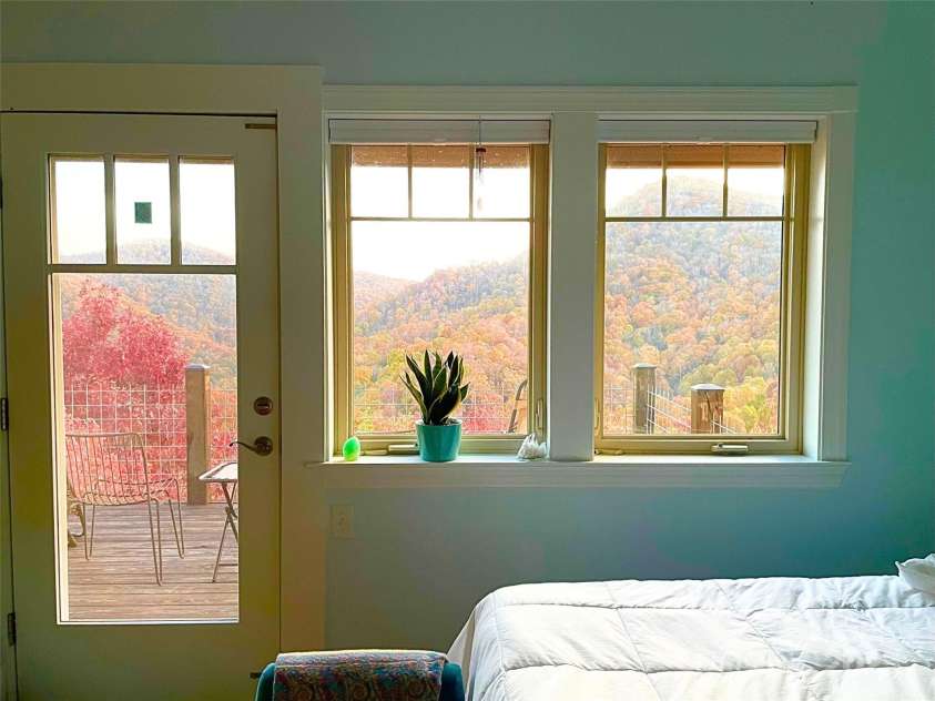 5 A Lila Lane, Clyde, NC 28721.  MLS# CAR4231446, YatesRealty ID 1677. 