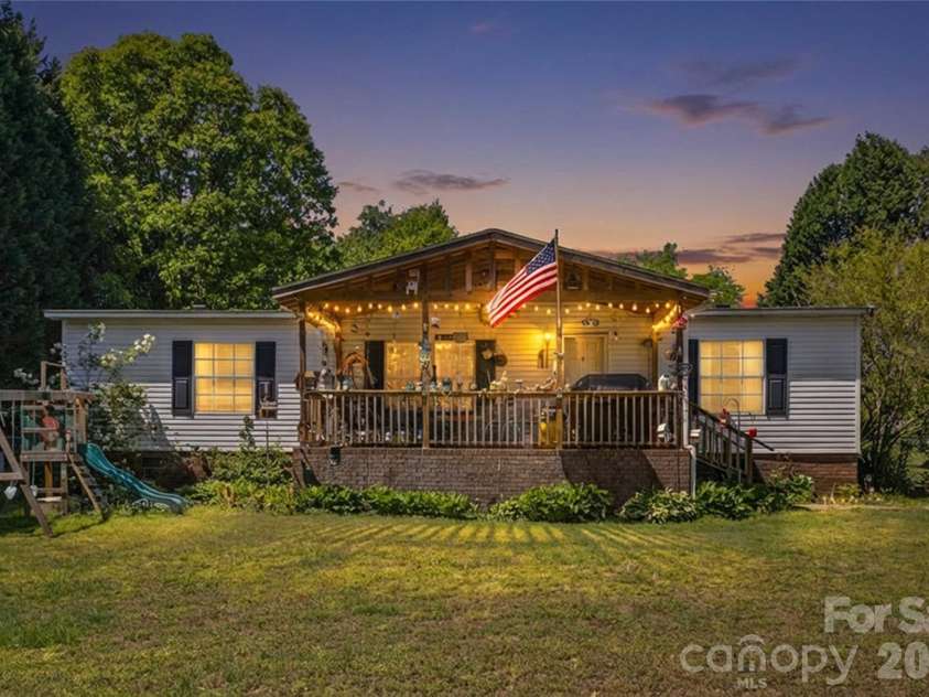 130 Hunterpond Lane, Statesville, NC 28677.  MLS# CAR4371596, YatesRealty ID 16771. 