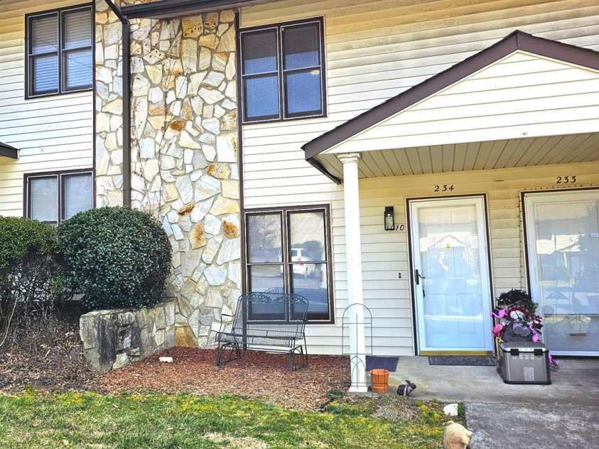 1010-234 Cedar Place Court, Winston Salem, NC 27107.  MLS# CAR4243947, YatesRealty ID 16772. 