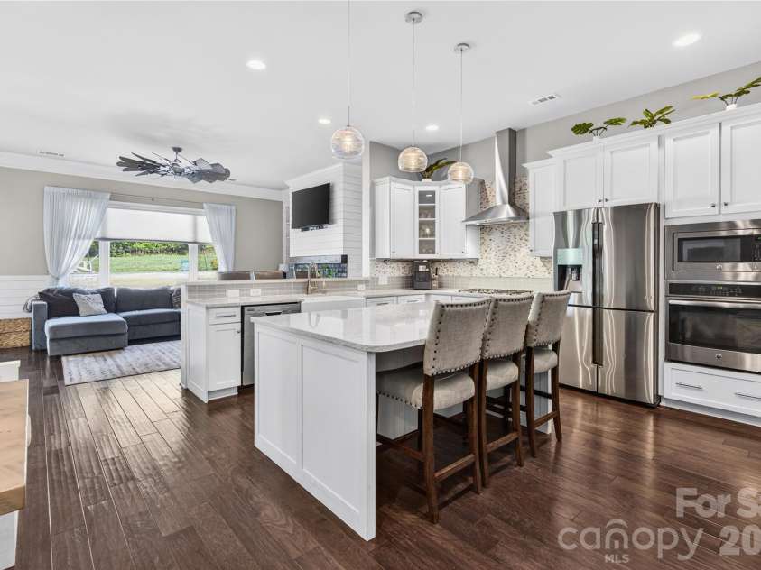 121 Leeward Shoals Lane, Mooresville, NC 28117.  MLS# CAR4367993, YatesRealty ID 16772. 