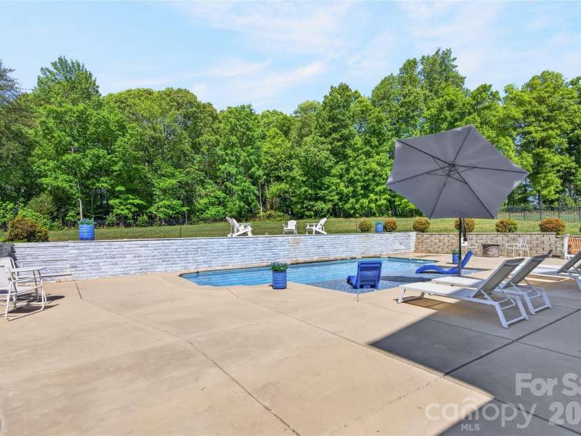 121 Leeward Shoals Lane, Mooresville, NC 28117.  MLS# CAR4367993, YatesRealty ID 16772. 