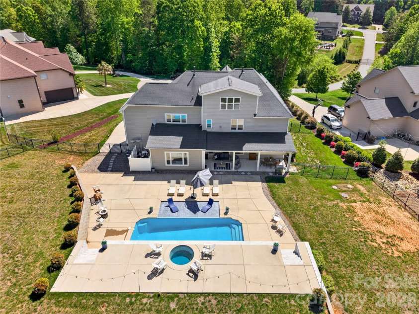 121 Leeward Shoals Lane, Mooresville, NC 28117.  MLS# CAR4367993, YatesRealty ID 16772. 