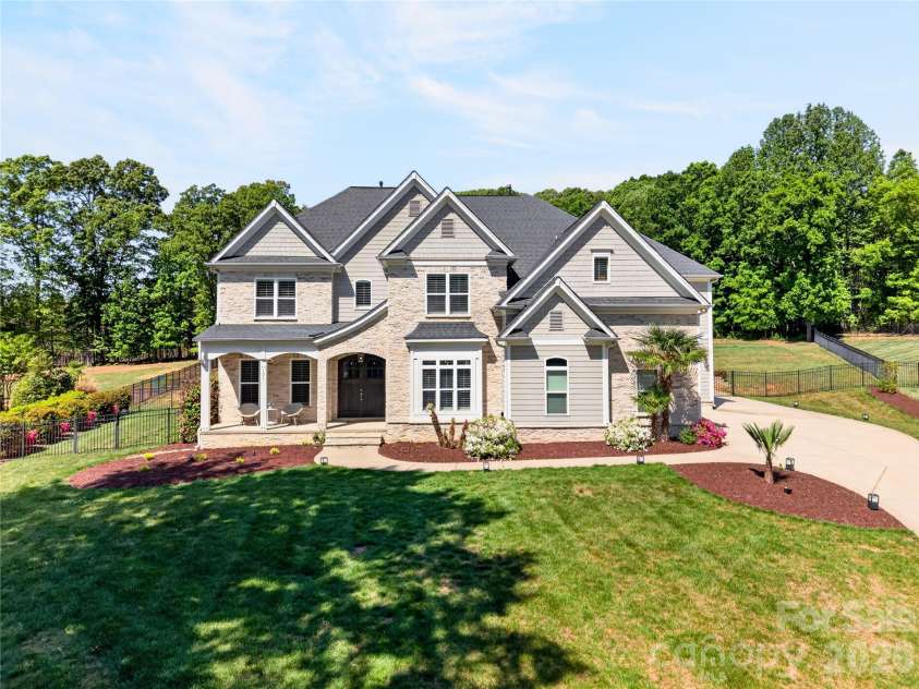 121 Leeward Shoals Lane, Mooresville, NC 28117.  MLS# CAR4367993, YatesRealty ID 16772. 