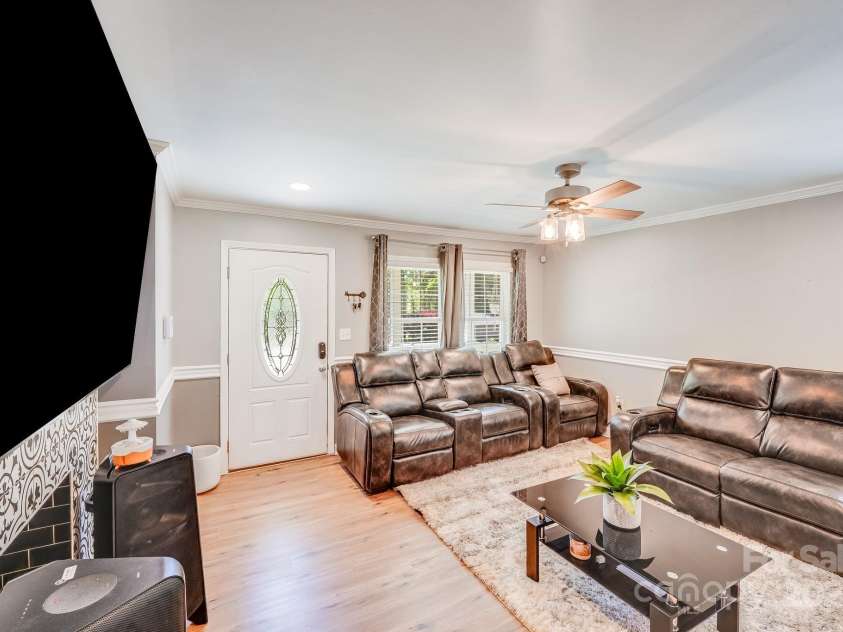 2614 Thornton Road, Charlotte, NC 28208.  MLS# CAR4245913, YatesRealty ID 16773. 