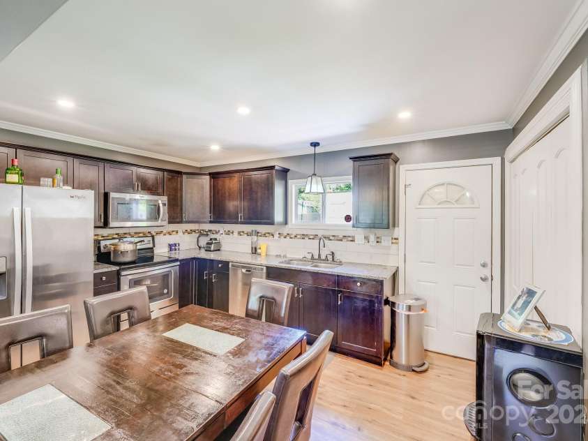 2614 Thornton Road, Charlotte, NC 28208.  MLS# CAR4245913, YatesRealty ID 16773. 