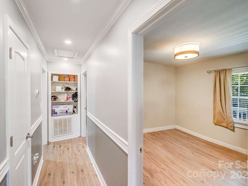 2614 Thornton Road, Charlotte, NC 28208.  MLS# CAR4245913, YatesRealty ID 16773. 