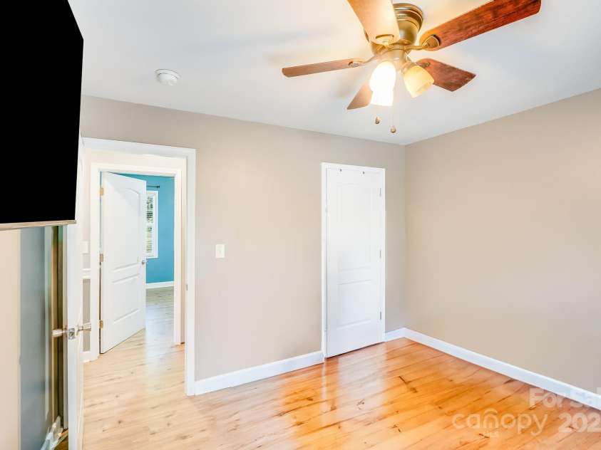 2614 Thornton Road, Charlotte, NC 28208.  MLS# CAR4245913, YatesRealty ID 16773. 