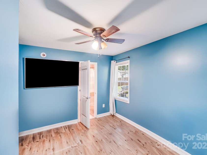 2614 Thornton Road, Charlotte, NC 28208.  MLS# CAR4245913, YatesRealty ID 16773. 