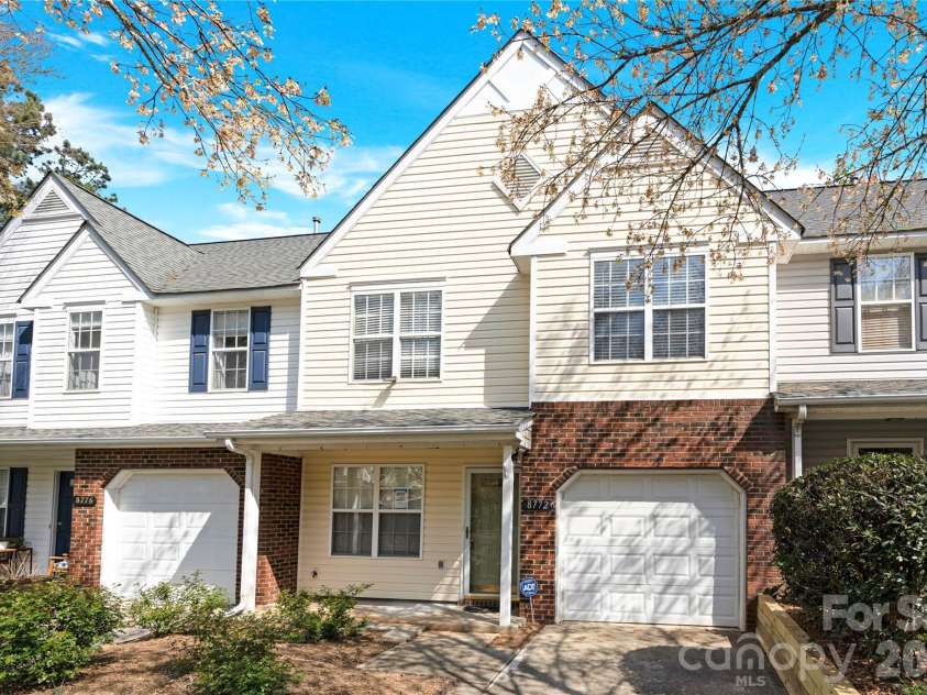 8772 Robinson Forest Drive, Charlotte, NC 28277.  MLS# CAR4389286, YatesRealty ID 16774. 