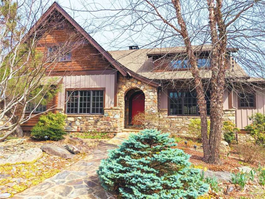 29 Crockett Ridge Road, Black Mountain, NC 28711.  MLS# CAR4361501, YatesRealty ID 16775. 