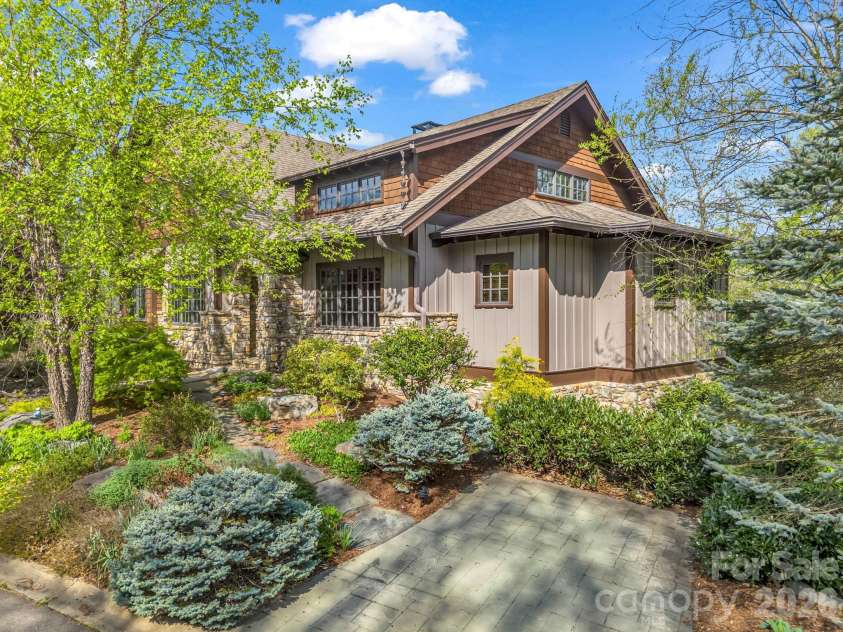 29 Crockett Ridge Road, Black Mountain, NC 28711.  MLS# CAR4361501, YatesRealty ID 16775. 