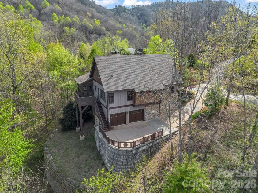29 Crockett Ridge Road, Black Mountain, NC 28711.  MLS# CAR4361501, YatesRealty ID 16775. 