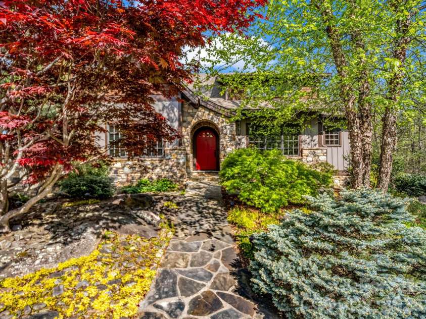 29 Crockett Ridge Road, Black Mountain, NC 28711.  MLS# CAR4361501, YatesRealty ID 16775. 