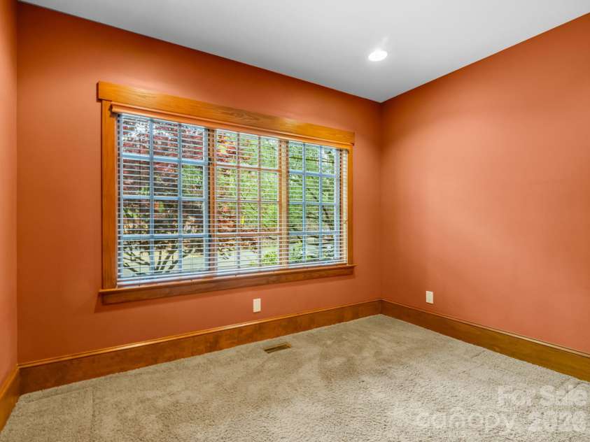 29 Crockett Ridge Road, Black Mountain, NC 28711.  MLS# CAR4361501, YatesRealty ID 16775. 