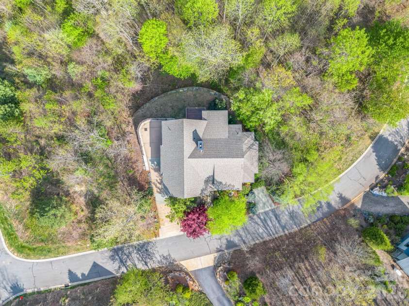 29 Crockett Ridge Road, Black Mountain, NC 28711.  MLS# CAR4361501, YatesRealty ID 16775. 