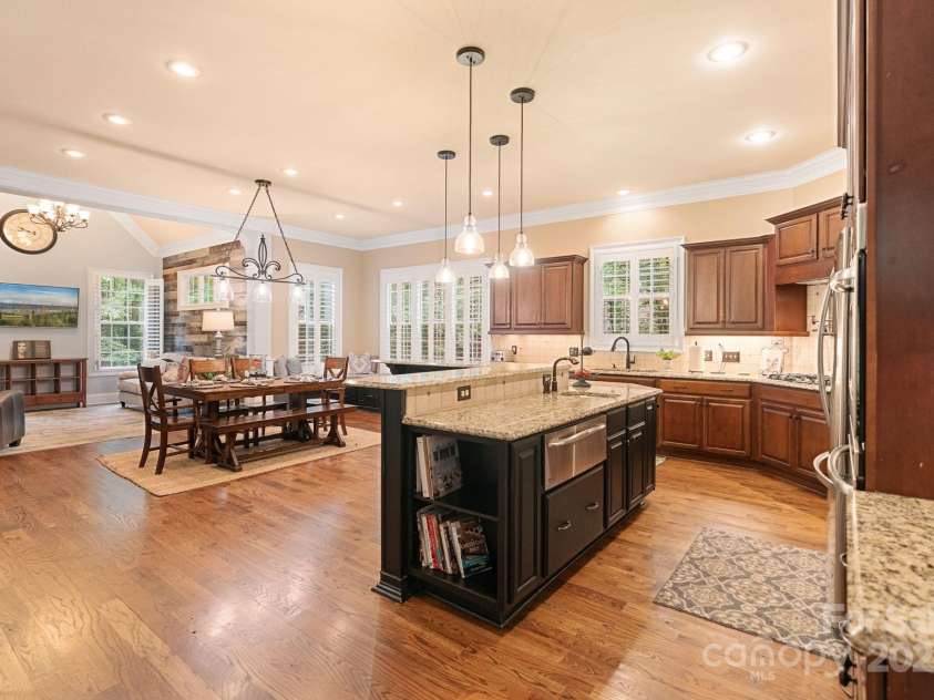 4877 River Hills Drive, Denver, NC 28037.  MLS# CAR4254498, YatesRealty ID 16775. Huge kitchen.