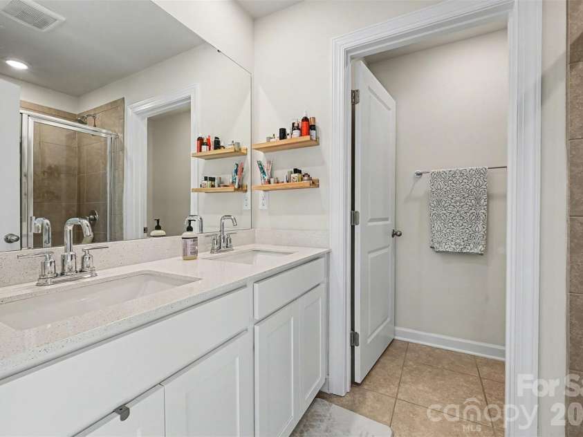 4012 Yucca Alley, Charlotte, NC 28217.  MLS# CAR4334490, YatesRealty ID 16776. 
