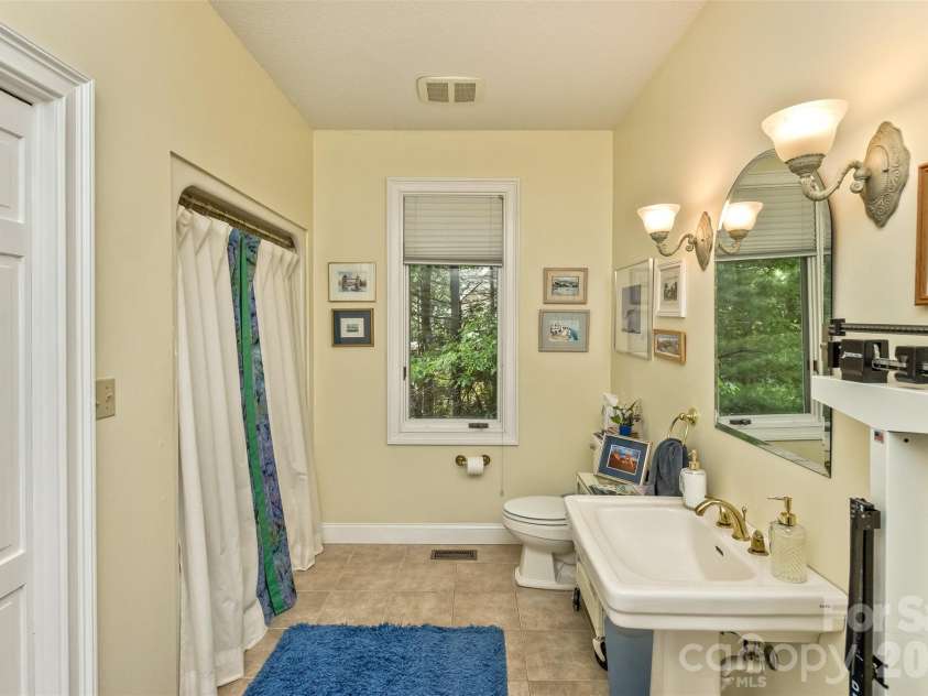 25 Windsong Drive, Fairview, NC 28730.  MLS# CAR4370725, YatesRealty ID 16777. Guest Bathroom on Main Level