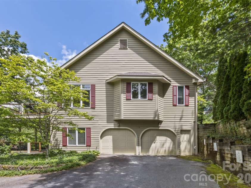 25 Windsong Drive, Fairview, NC 28730.  MLS# CAR4370725, YatesRealty ID 16777. Side View - Garage Entry