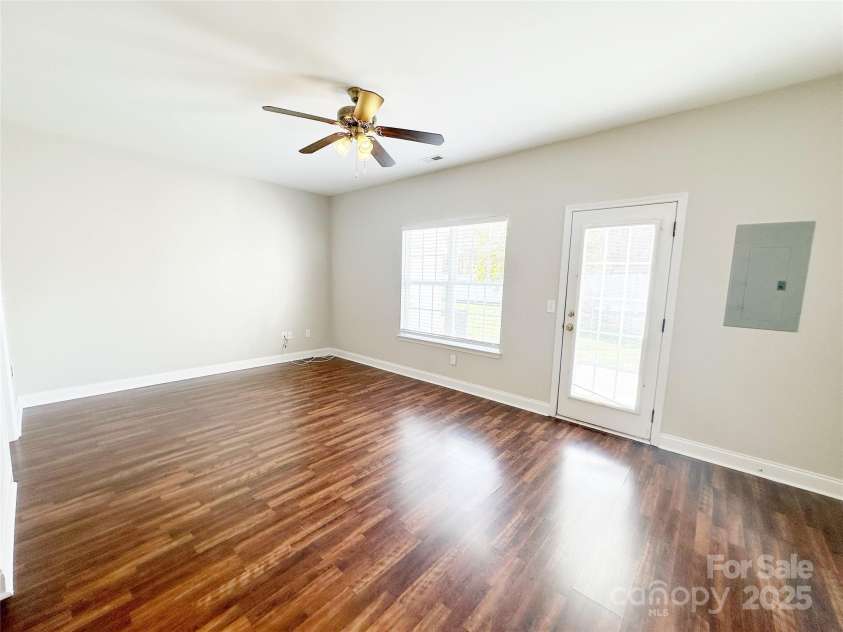 4143 Kenton Glenn Court, Concord, NC 28027.  MLS# CAR4286891, YatesRealty ID 16777. Additional Great room view