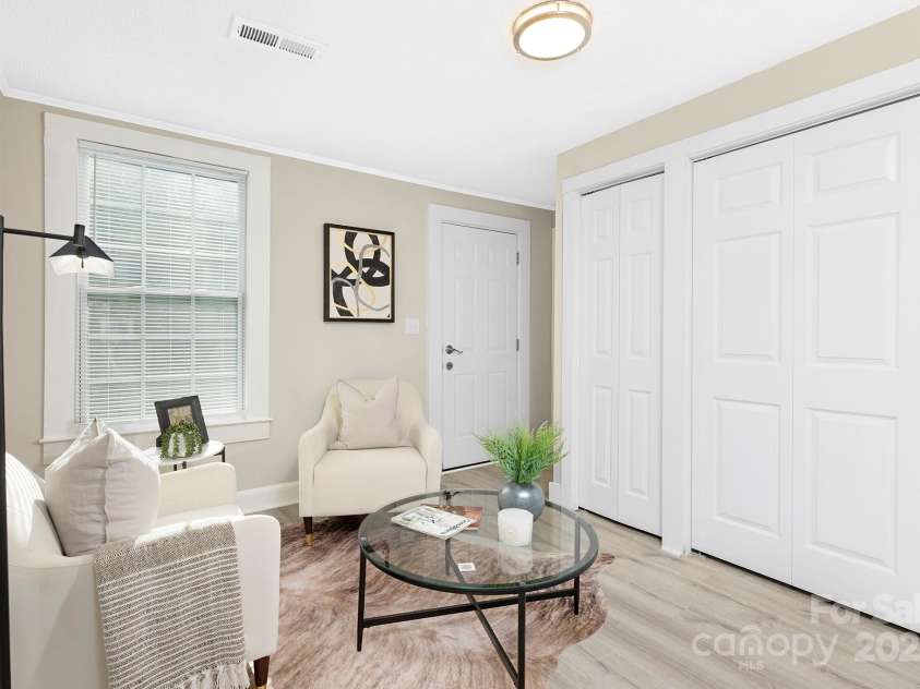 210 5th Avenue, Gastonia, NC 28054.  MLS# CAR4265144, YatesRealty ID 16778. 