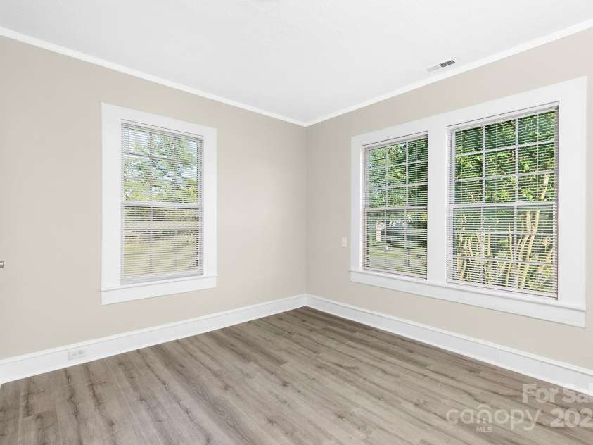 210 5th Avenue, Gastonia, NC 28054.  MLS# CAR4265144, YatesRealty ID 16778. 