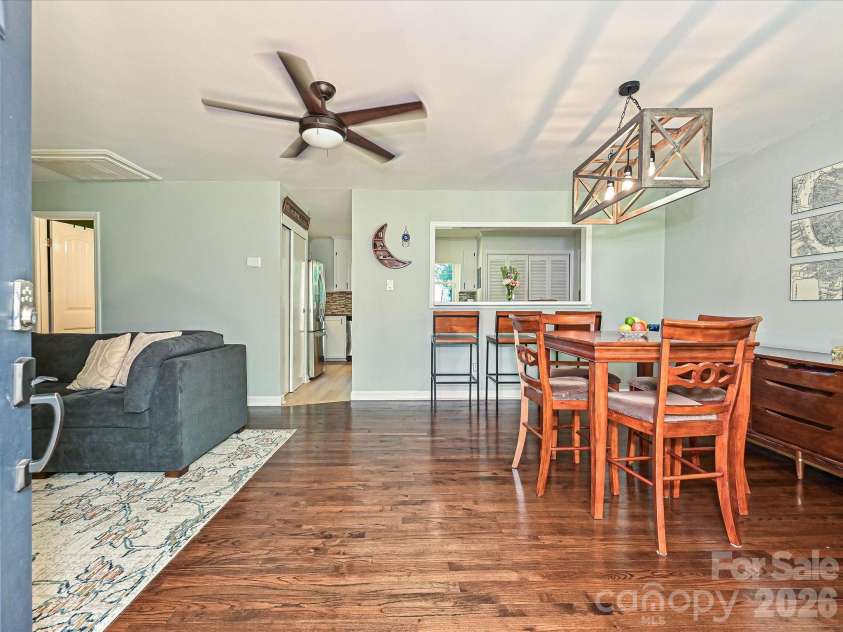 4409 Ivanhoe Place, Charlotte, NC 28205.  MLS# CAR4372127, YatesRealty ID 16778. Entrance