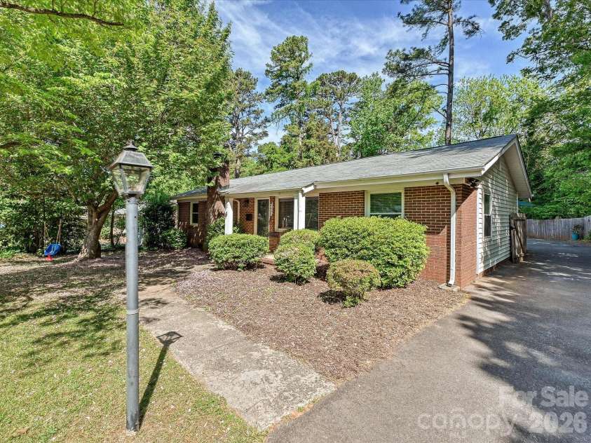 4409 Ivanhoe Place, Charlotte, NC 28205.  MLS# CAR4372127, YatesRealty ID 16778. Front Entrance