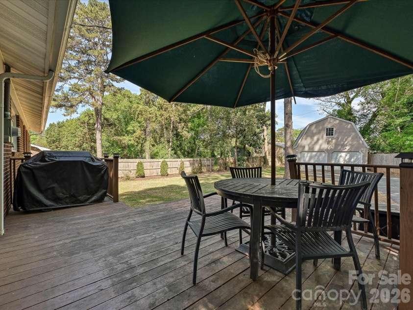 4409 Ivanhoe Place, Charlotte, NC 28205.  MLS# CAR4372127, YatesRealty ID 16778. Large Deck