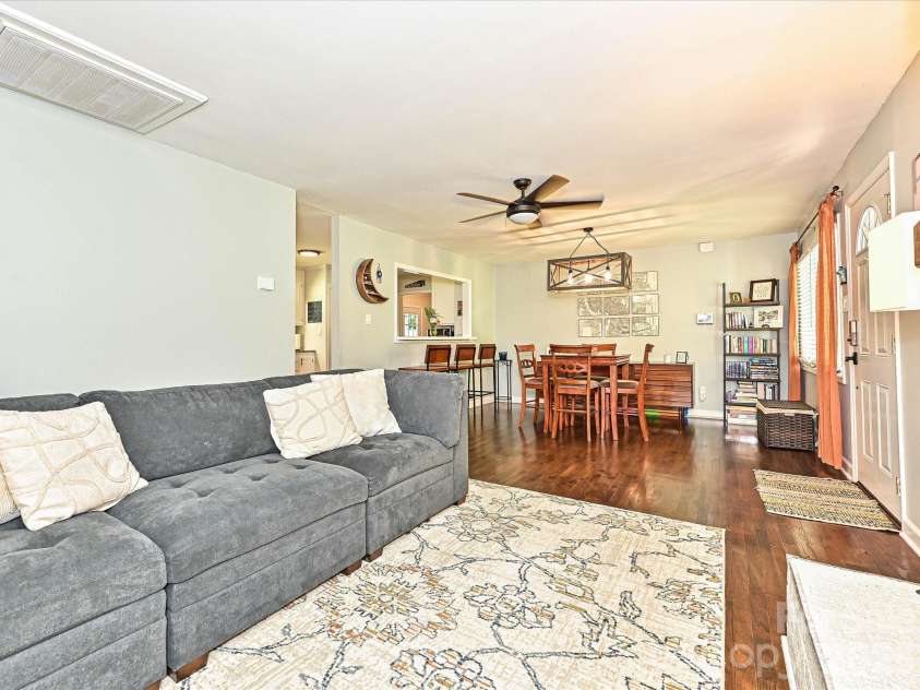 4409 Ivanhoe Place, Charlotte, NC 28205.  MLS# CAR4372127, YatesRealty ID 16778. Open Floorplan