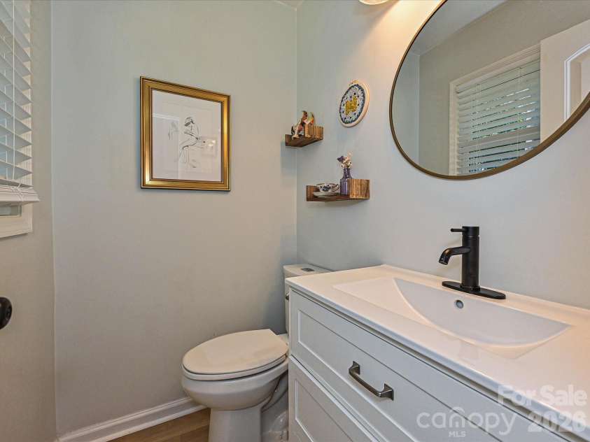4409 Ivanhoe Place, Charlotte, NC 28205.  MLS# CAR4372127, YatesRealty ID 16778. Primary Bathroom