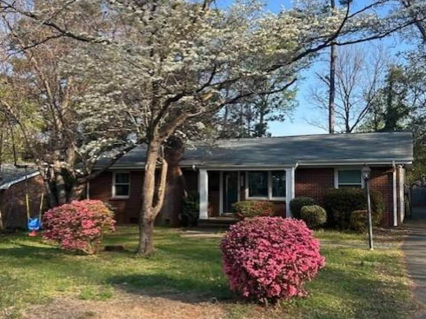 4409 Ivanhoe Place, Charlotte, NC 28205.  MLS# CAR4372127, YatesRealty ID 16778. Welcome Home