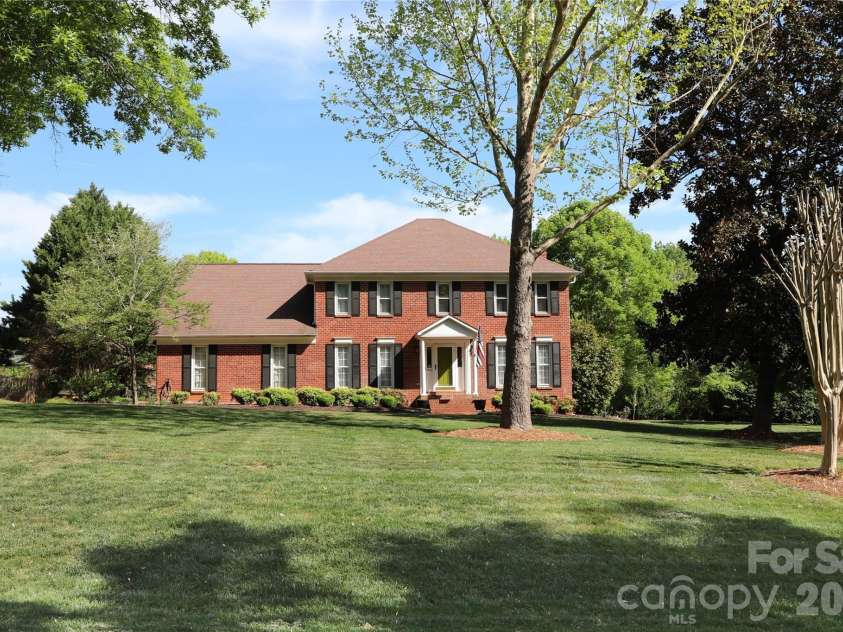 8810 Scarsdale Drive, Mint Hill, NC 28227.  MLS# CAR4368558, YatesRealty ID 16779. 