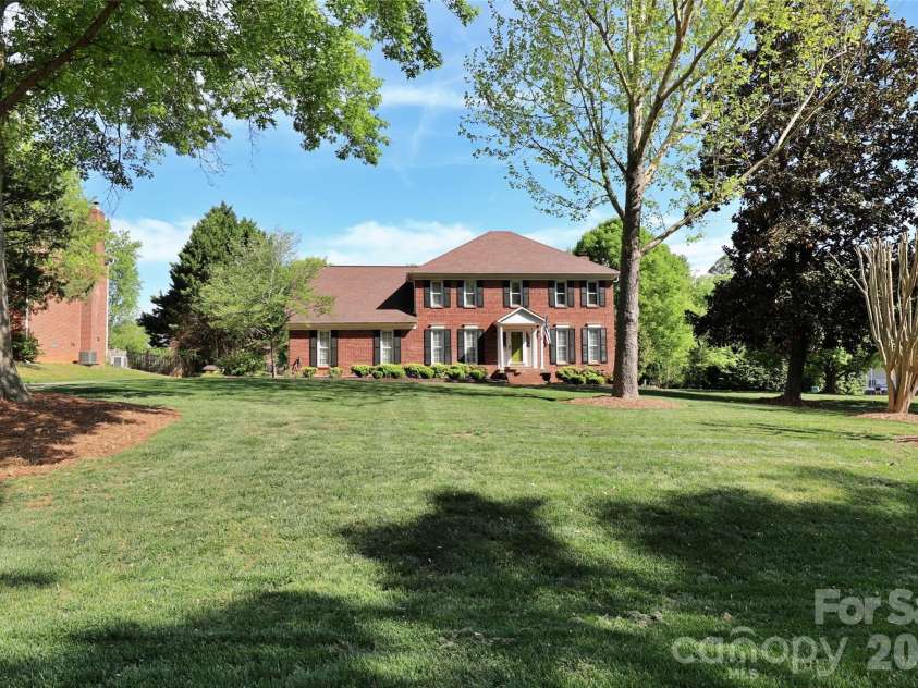 8810 Scarsdale Drive, Mint Hill, NC 28227.  MLS# CAR4368558, YatesRealty ID 16779. 