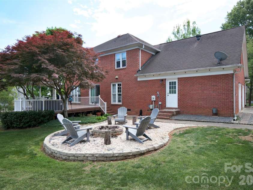 8810 Scarsdale Drive, Mint Hill, NC 28227.  MLS# CAR4368558, YatesRealty ID 16779. 