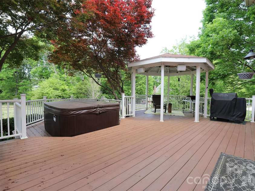 8810 Scarsdale Drive, Mint Hill, NC 28227.  MLS# CAR4368558, YatesRealty ID 16779. 